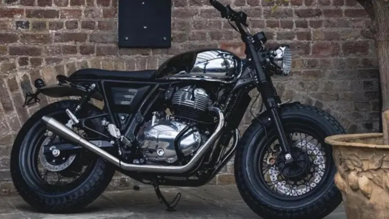 Royal Enfield Interceptor 650 in stile Brat Bobber: dettagli cromati e ruote XL