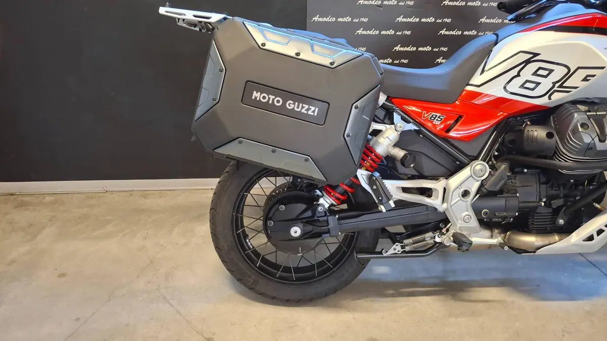 Moto Guzzi V85 TT Travel (2024 - 26) (6)