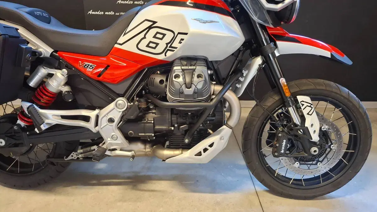 Moto Guzzi V85 TT Travel (2024 - 26) (3)