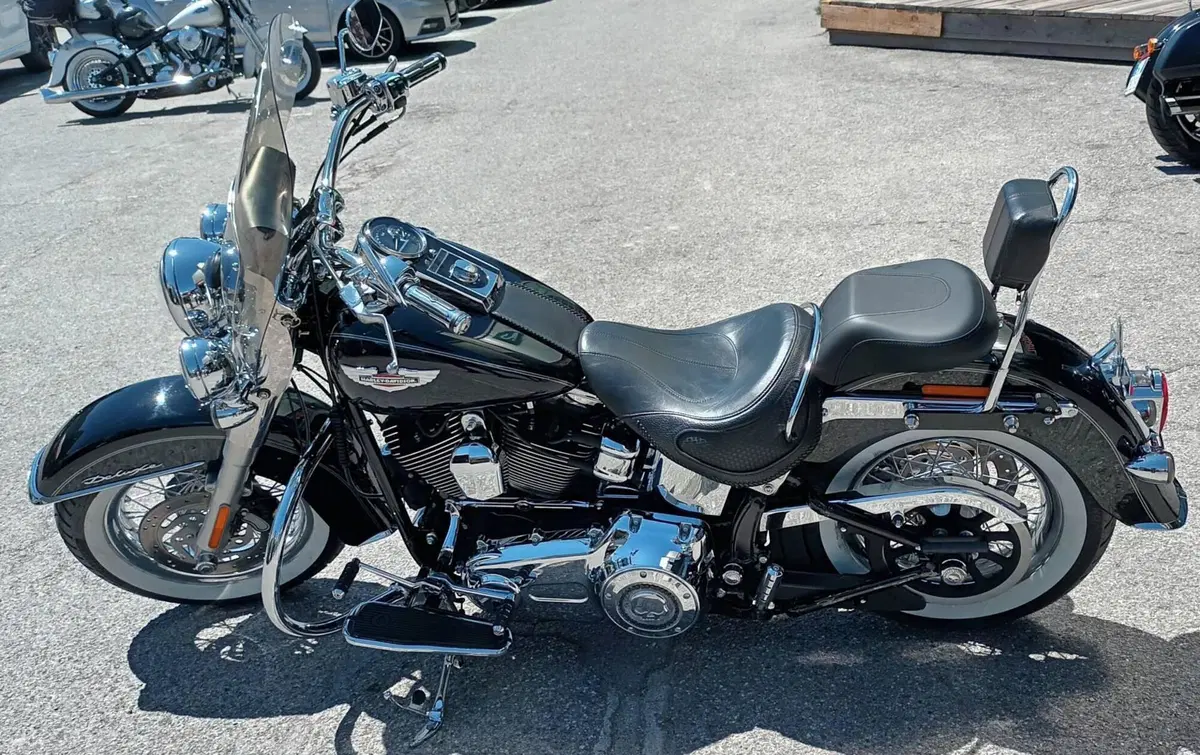 Harley-Davidson 1690 Deluxe ABS (2011 - 16) - FLSTN (2)