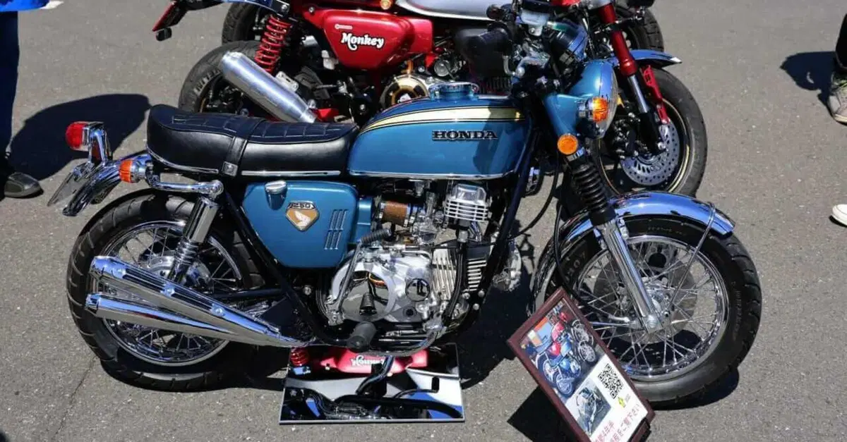 La straordinaria replica in miniatura della Honda CB750 Four nata in Giappone