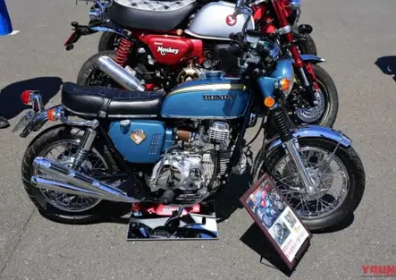 La straordinaria replica in miniatura della Honda CB750 Four nata in Giappone