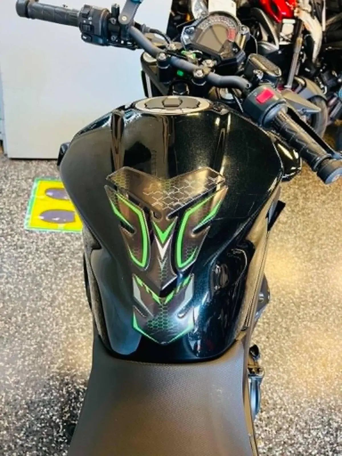 Kawasaki Z 400 (2023) (2)
