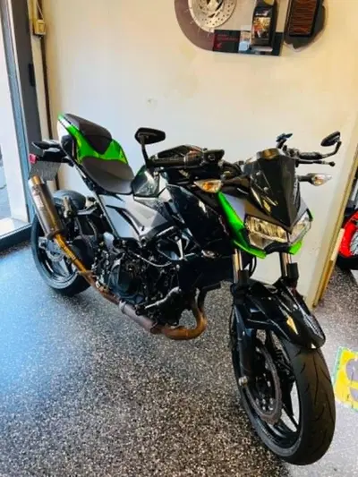 Kawasaki Z 400 (2023) usata