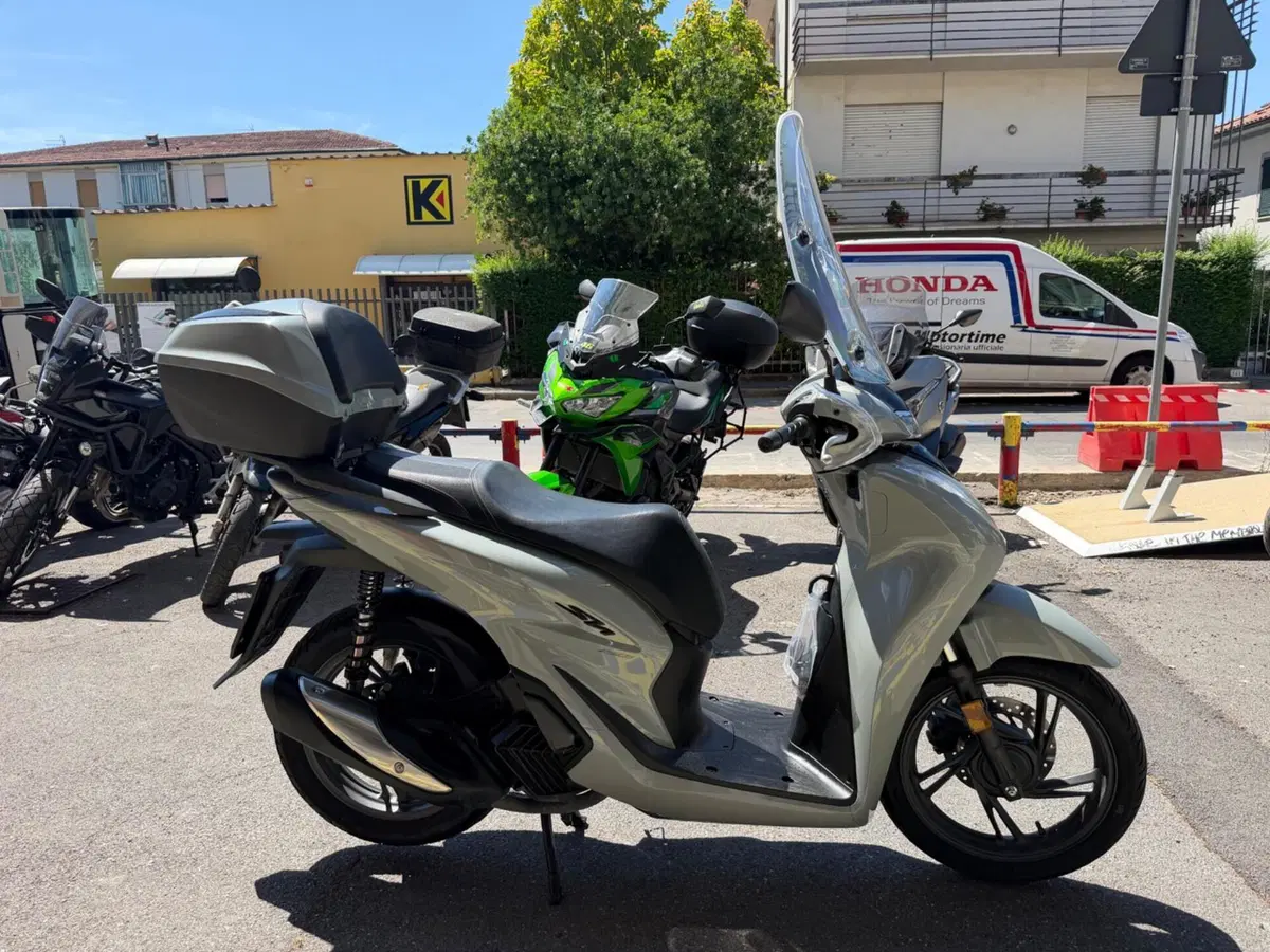 Honda SH 150i (2024 - 25) (2)