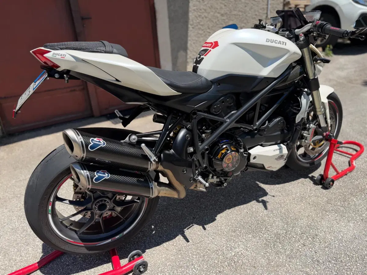 Ducati Streetfighter (2009 - 12) (3)