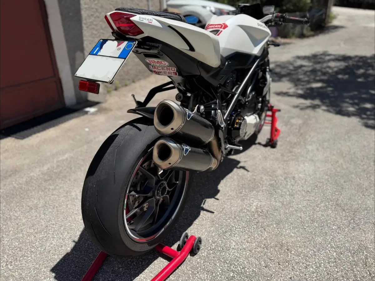 Ducati Streetfighter (2009 - 12) (4)