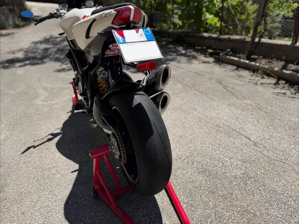Ducati Streetfighter (2009 - 12) (5)