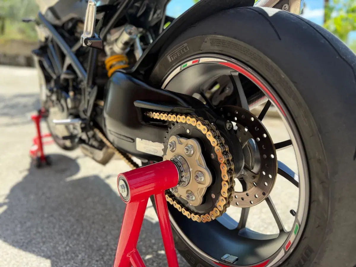 Ducati Streetfighter (2009 - 12) (7)