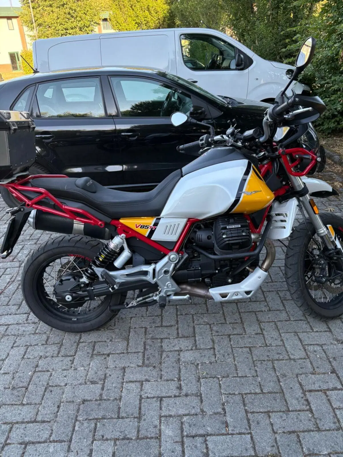 Moto Guzzi V85 TT (2019 - 20) (3)