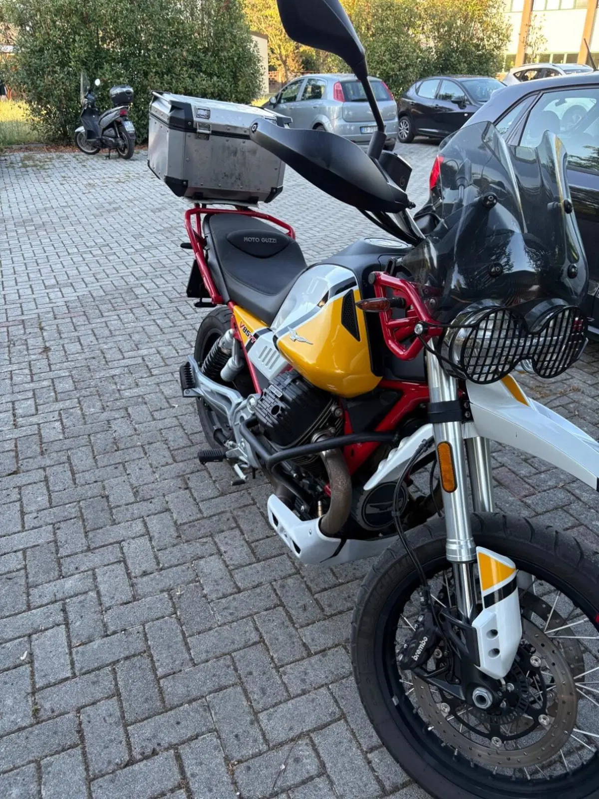 Moto Guzzi V85 TT (2019 - 20) (4)