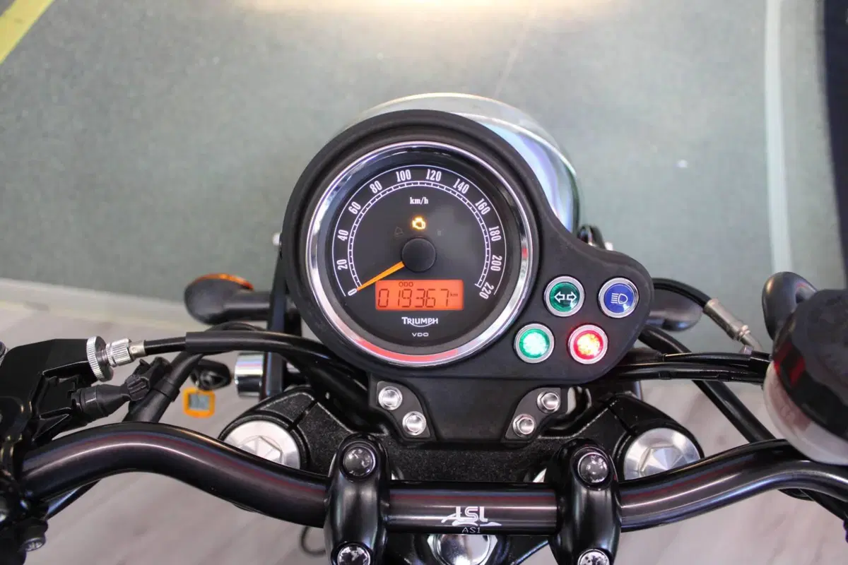 Triumph Bonneville T100 (2008 - 16) (6)