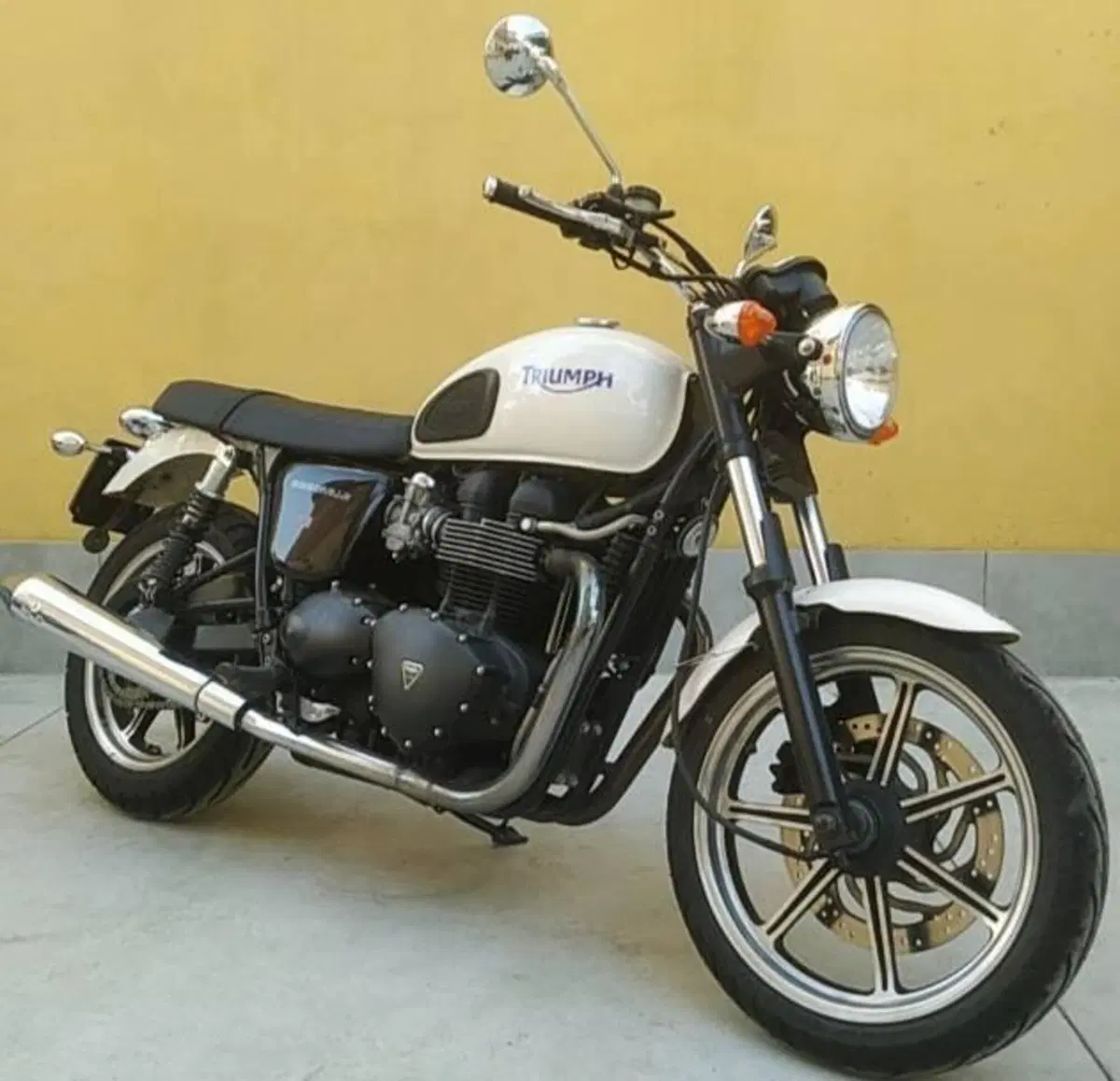 Triumph Bonneville T100 (2008 - 16) (3)