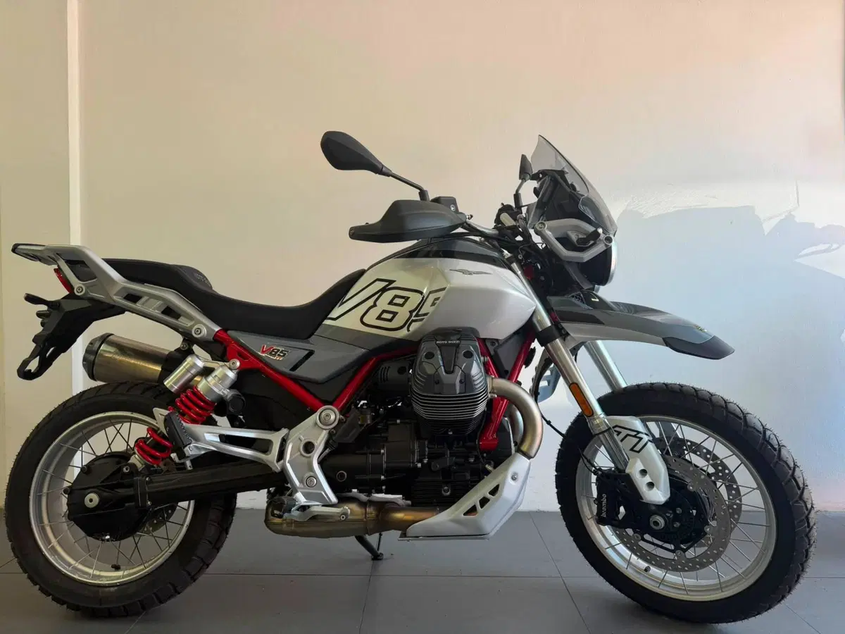 Moto Guzzi V85 TT (2024 - 26)
