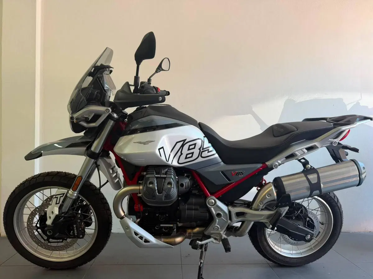 Moto Guzzi V85 TT (2024 - 26) (4)