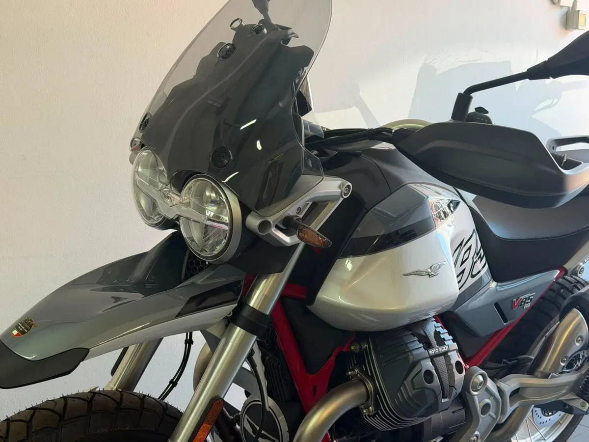 Moto Guzzi V85 TT (2024 - 26) (6)