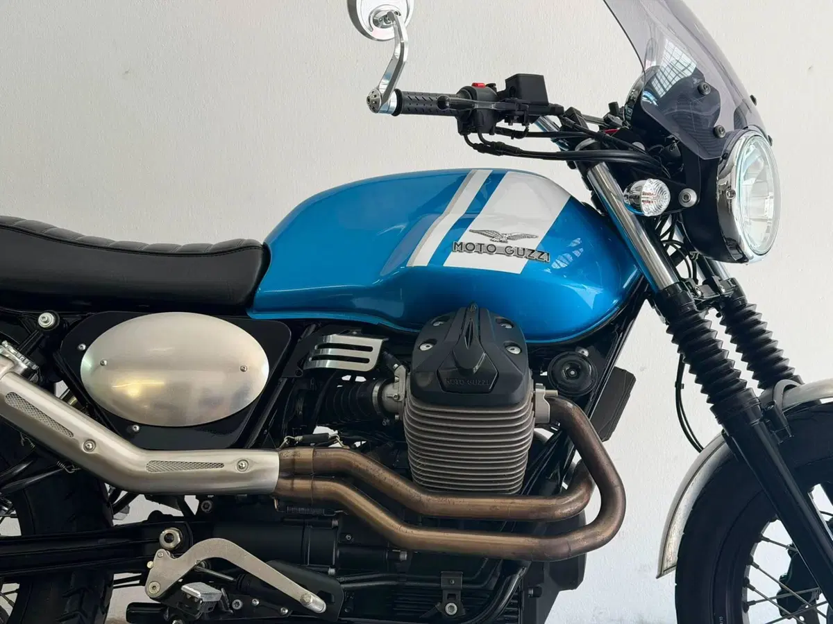 Moto Guzzi V7 II Special (2015 - 17) (4)