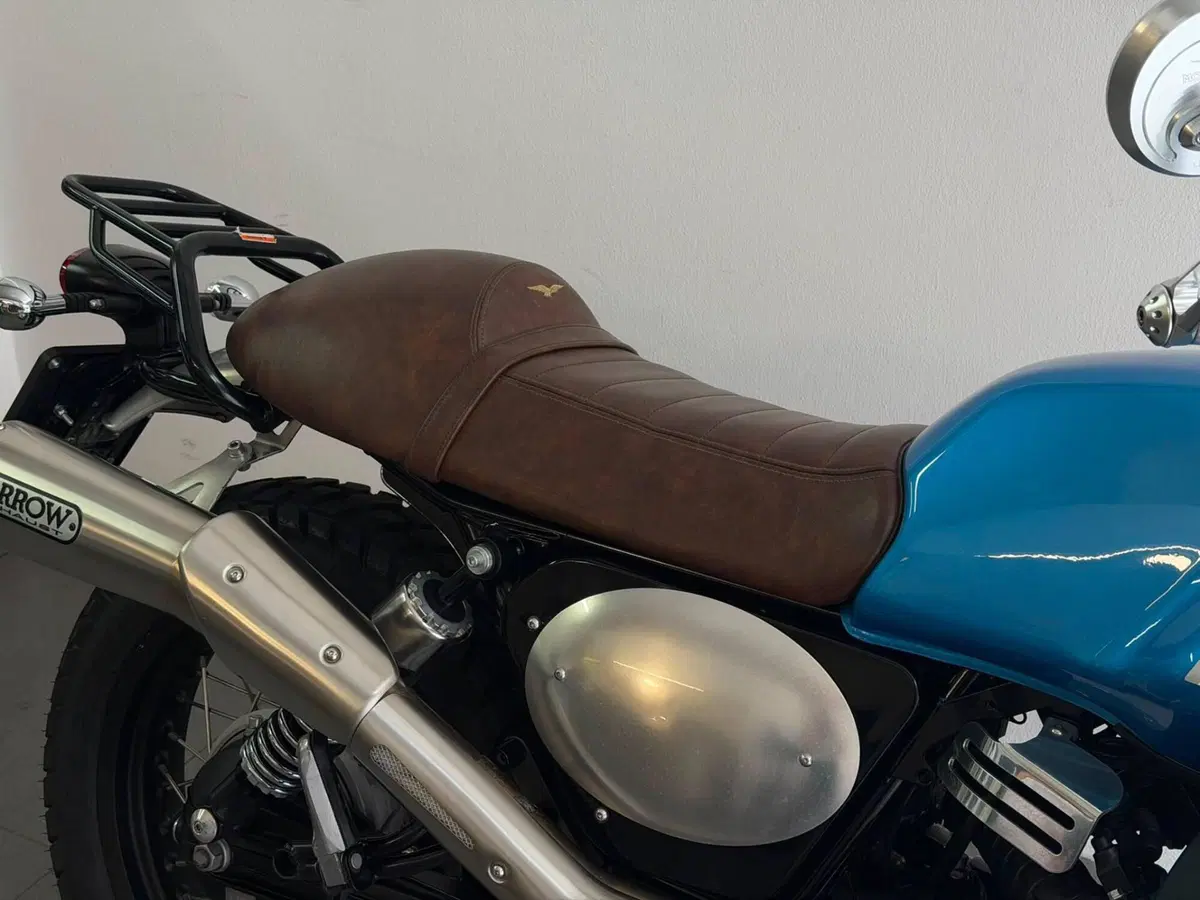 Moto Guzzi V7 II Special (2015 - 17) (8)