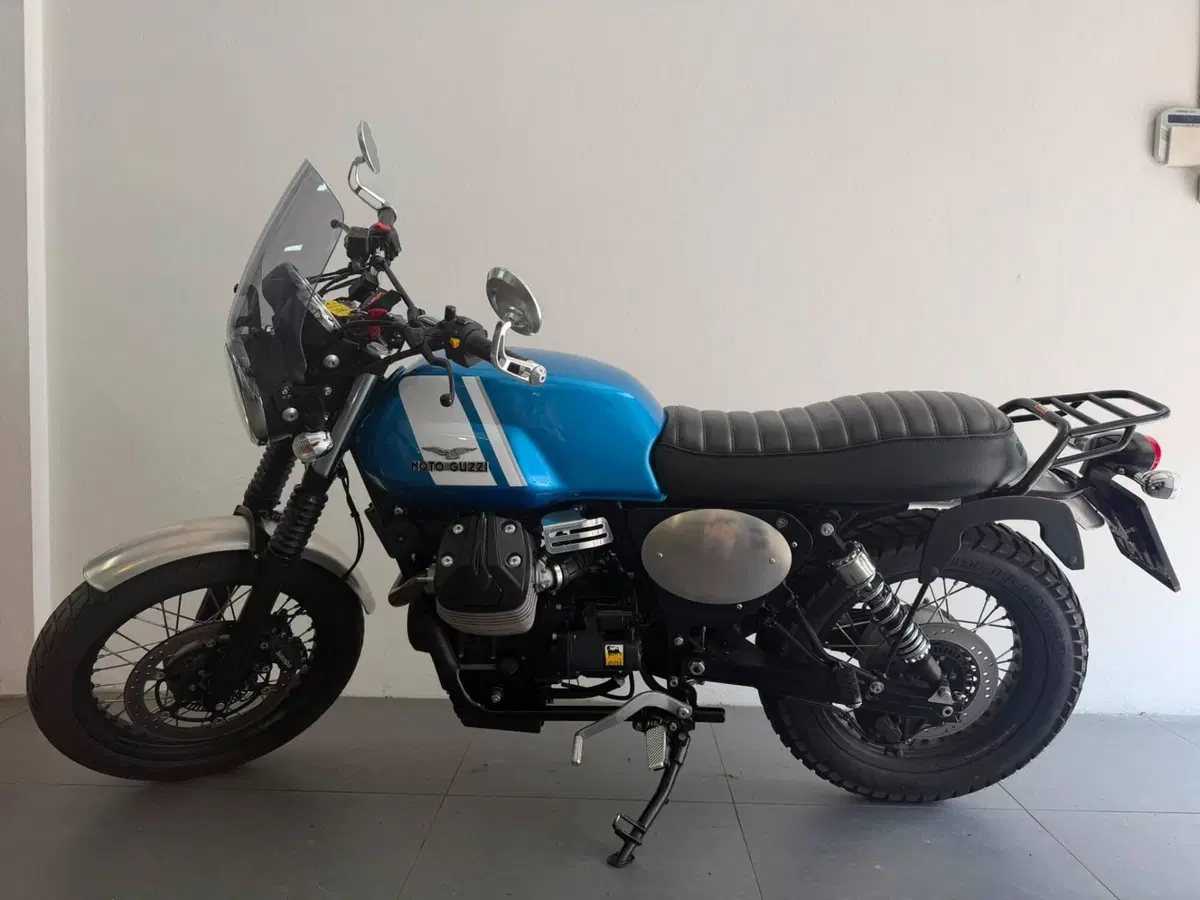 Moto Guzzi V7 II Special (2015 - 17) (2)
