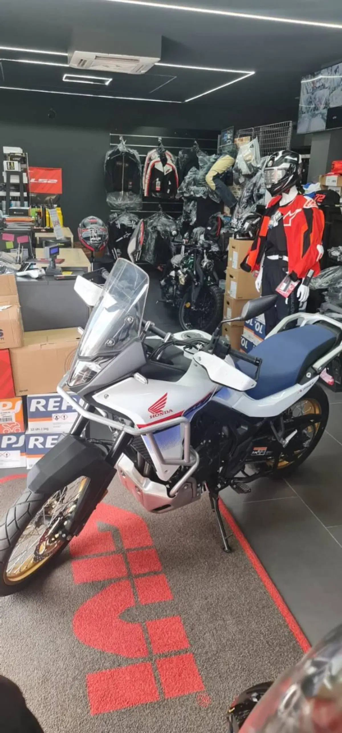 Honda Transalp XL750 (2023 - 24) (4)