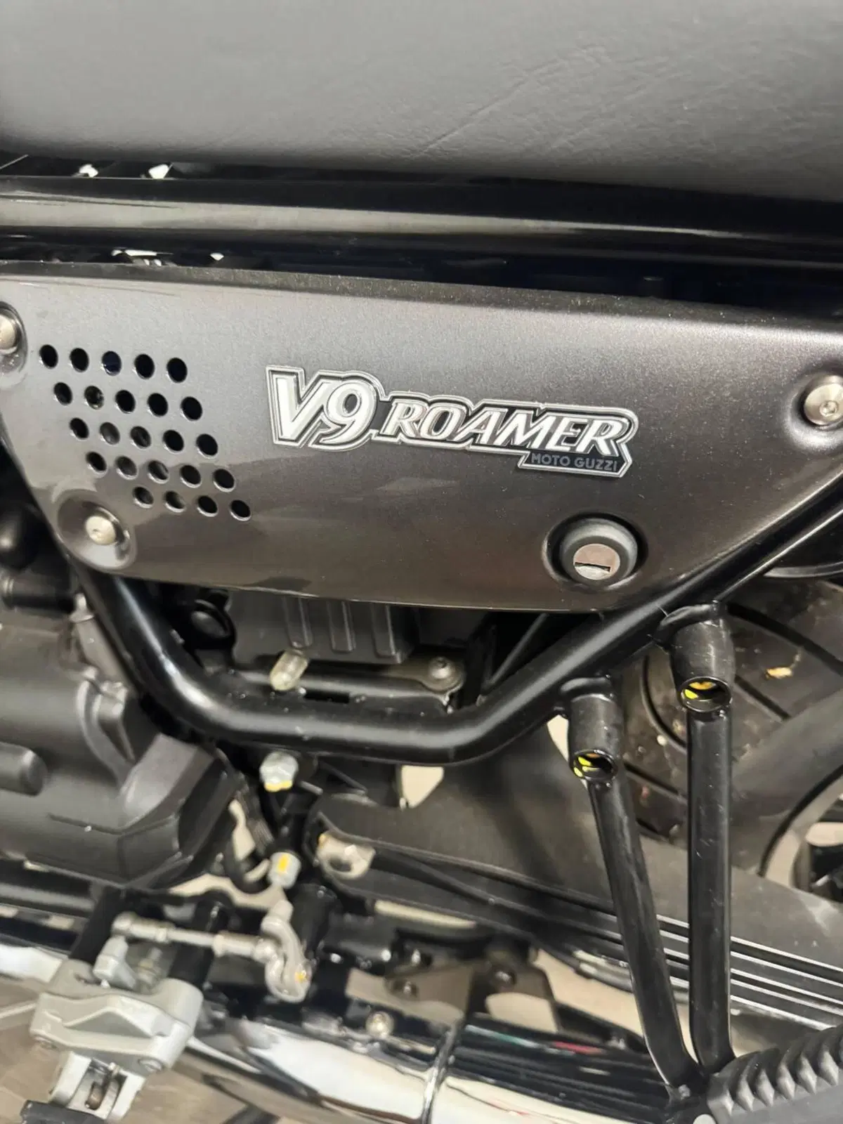 Moto Guzzi V9 Roamer (2018 - 20) (10)