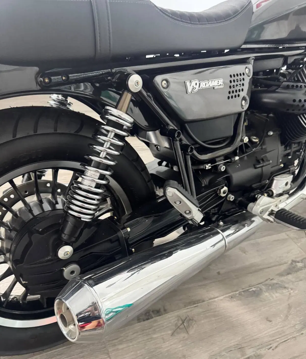 Moto Guzzi V9 Roamer (2018 - 20) (12)