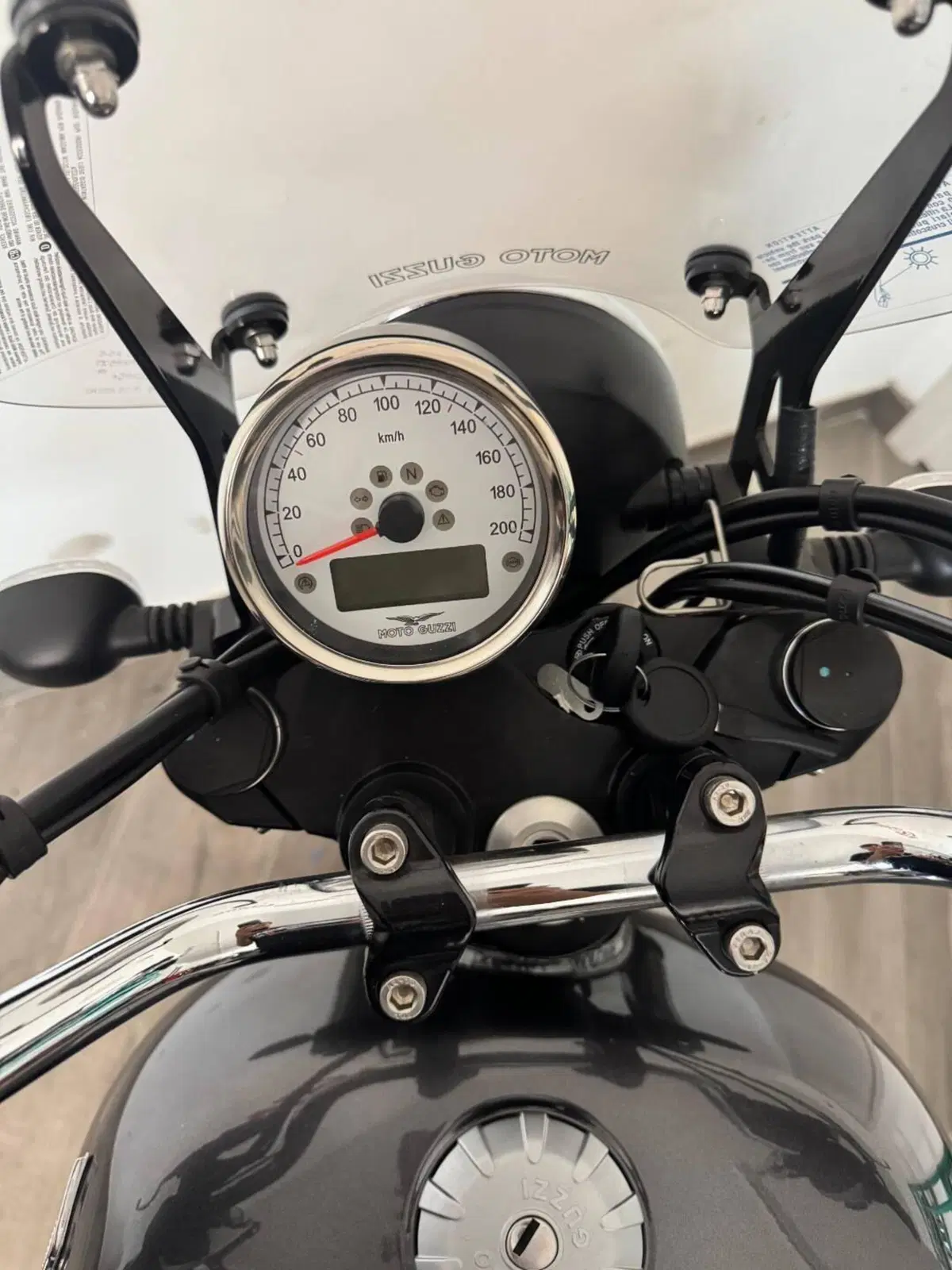 Moto Guzzi V9 Roamer (2018 - 20) (14)