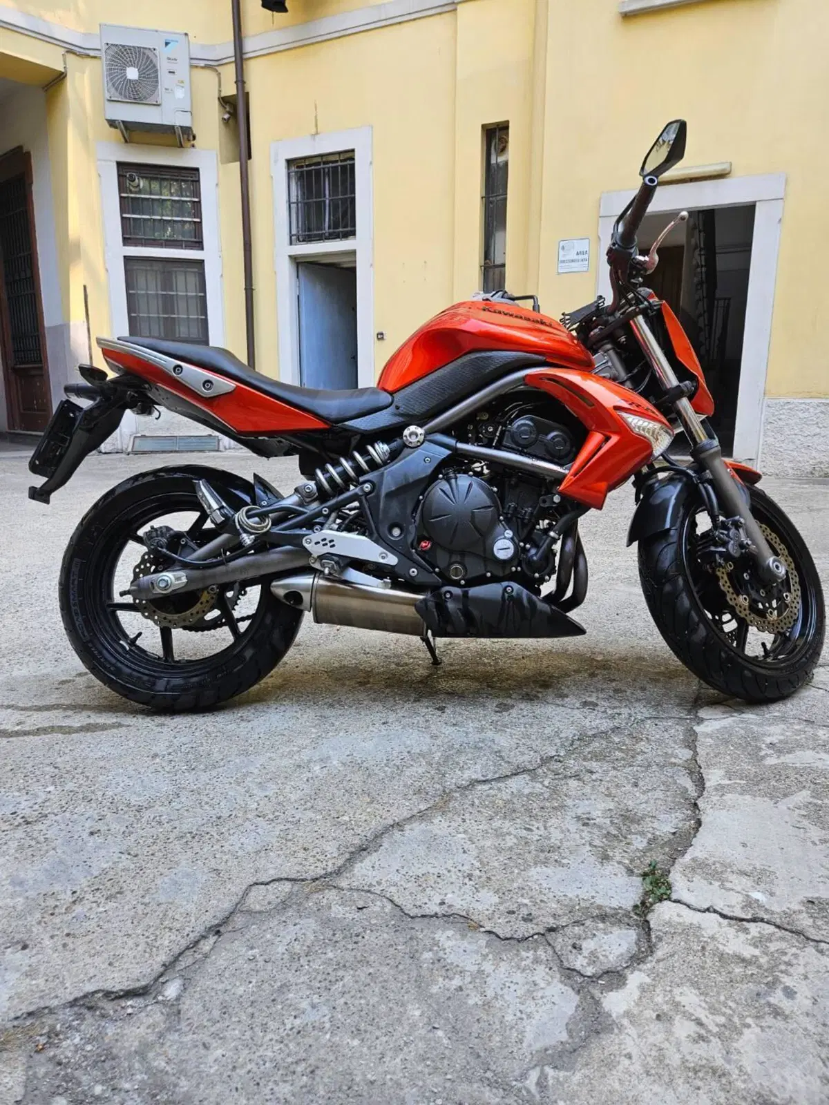 Kawasaki ER-6N (2009 - 11) (3)