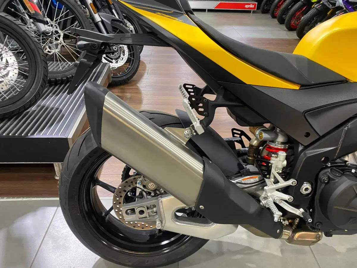 Aprilia Tuono V4 (2025 - 26) (5)
