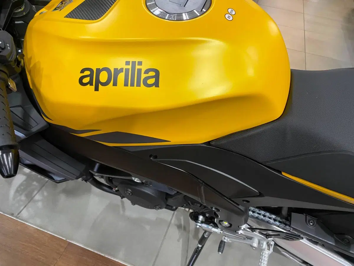 Aprilia Tuono V4 (2025 - 26) (7)