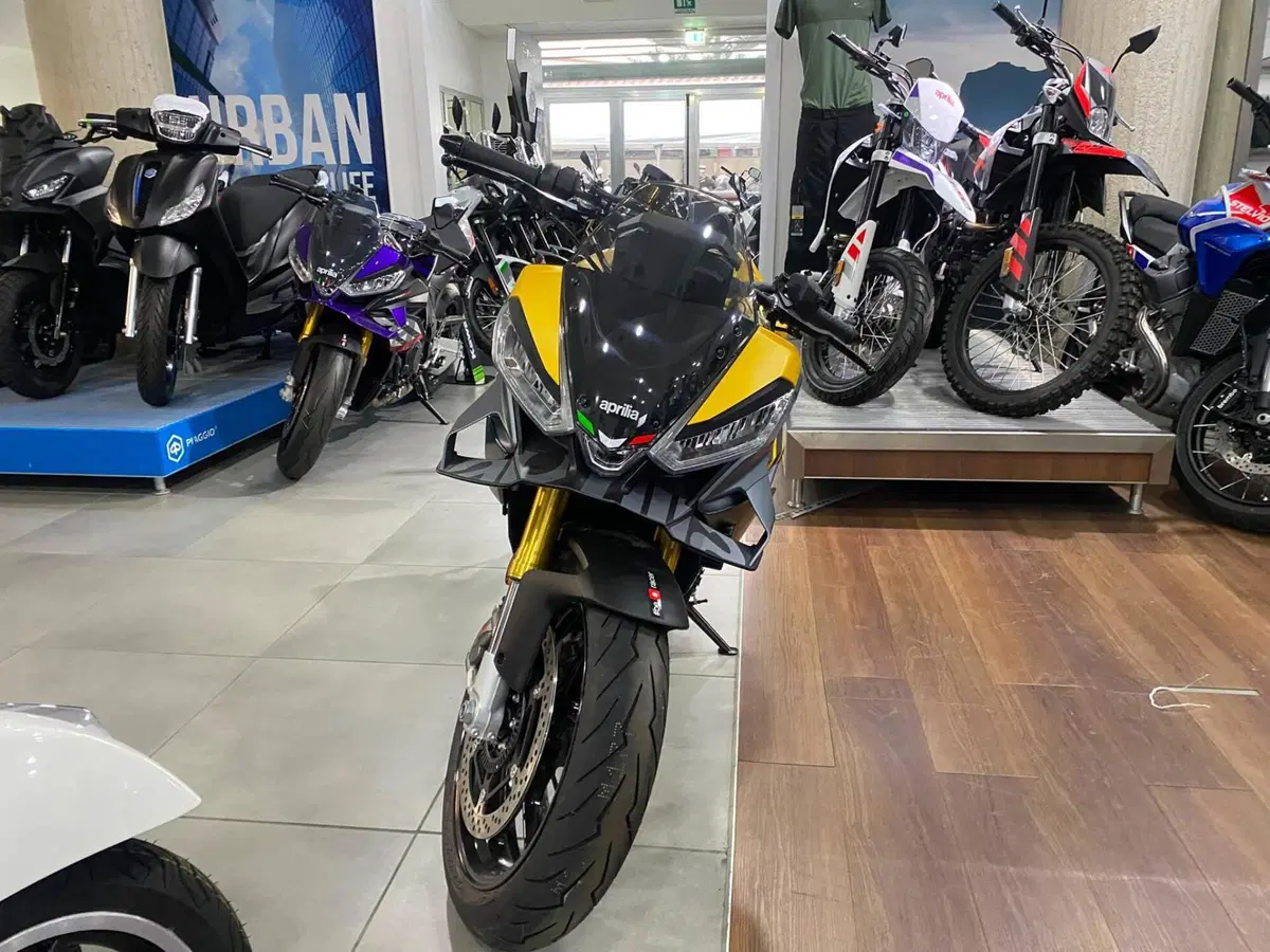 Aprilia Tuono V4 (2025 - 26) (3)
