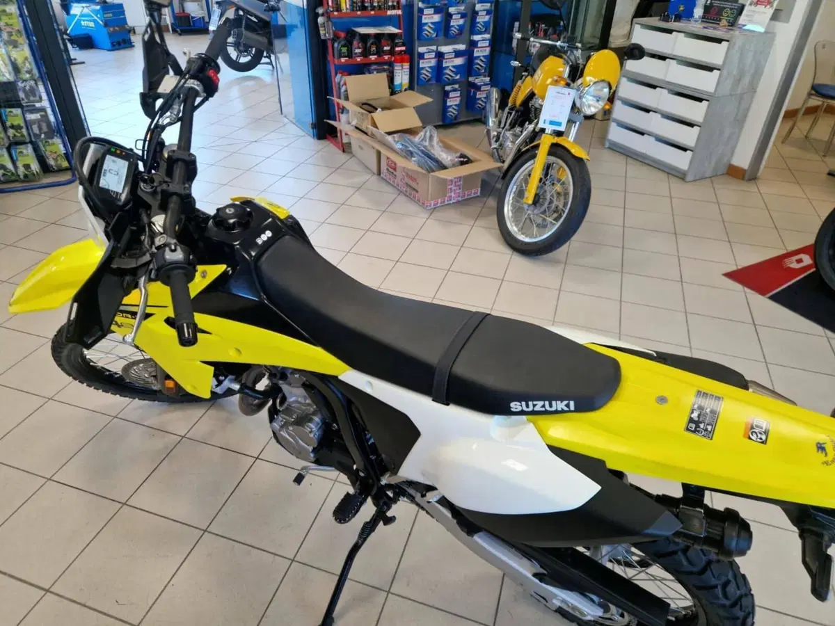 Suzuki DR-Z4S (2025 - 26) (5)