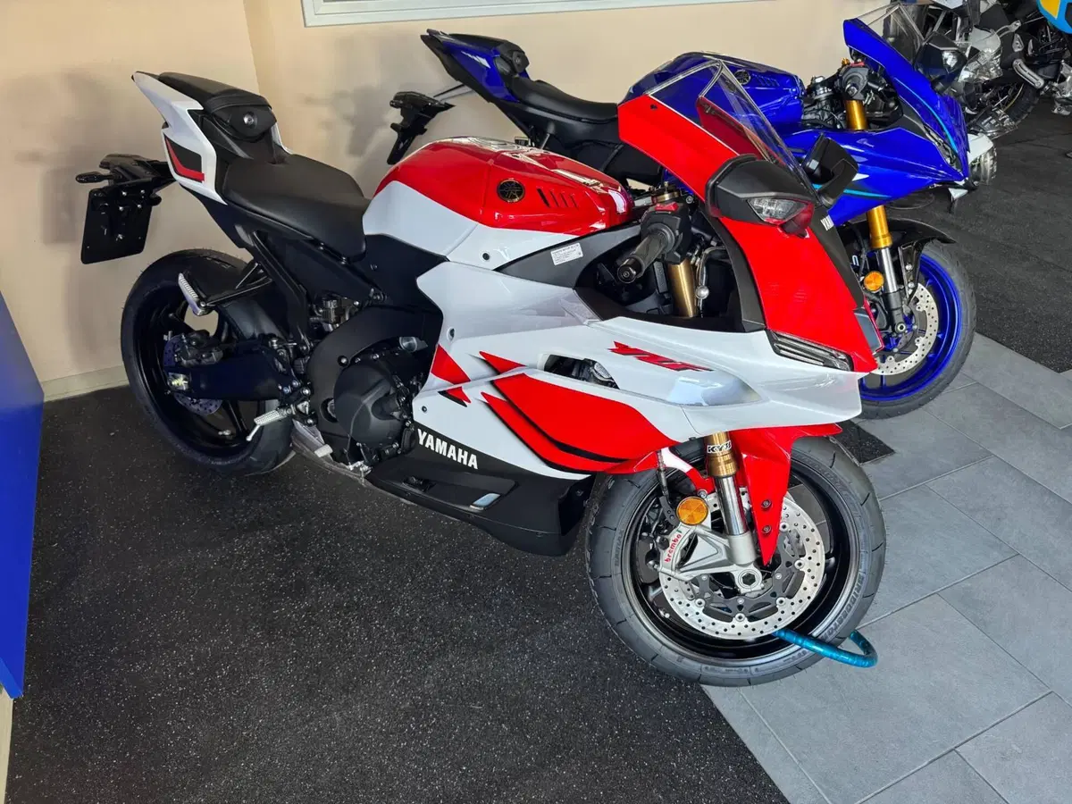 Yamaha YZF R9 70th (2026) (2)