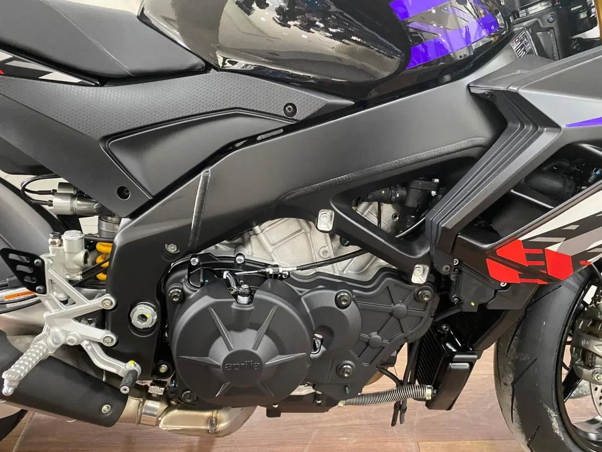 Aprilia Tuono V4 Factory (2025 - 26) (5)