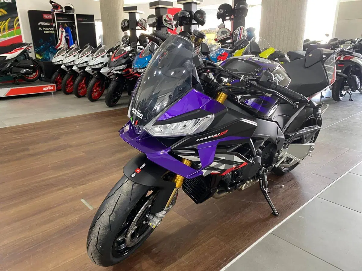 Aprilia Tuono V4 Factory (2025 - 26) (3)