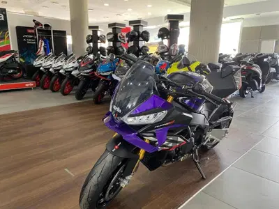 Aprilia Tuono V4 Factory (2025 - 26) usata