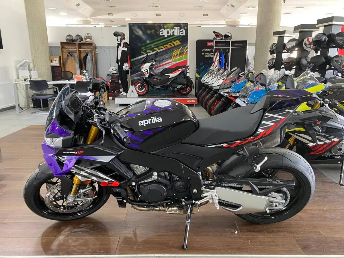 Aprilia Tuono V4 Factory (2025 - 26) (2)