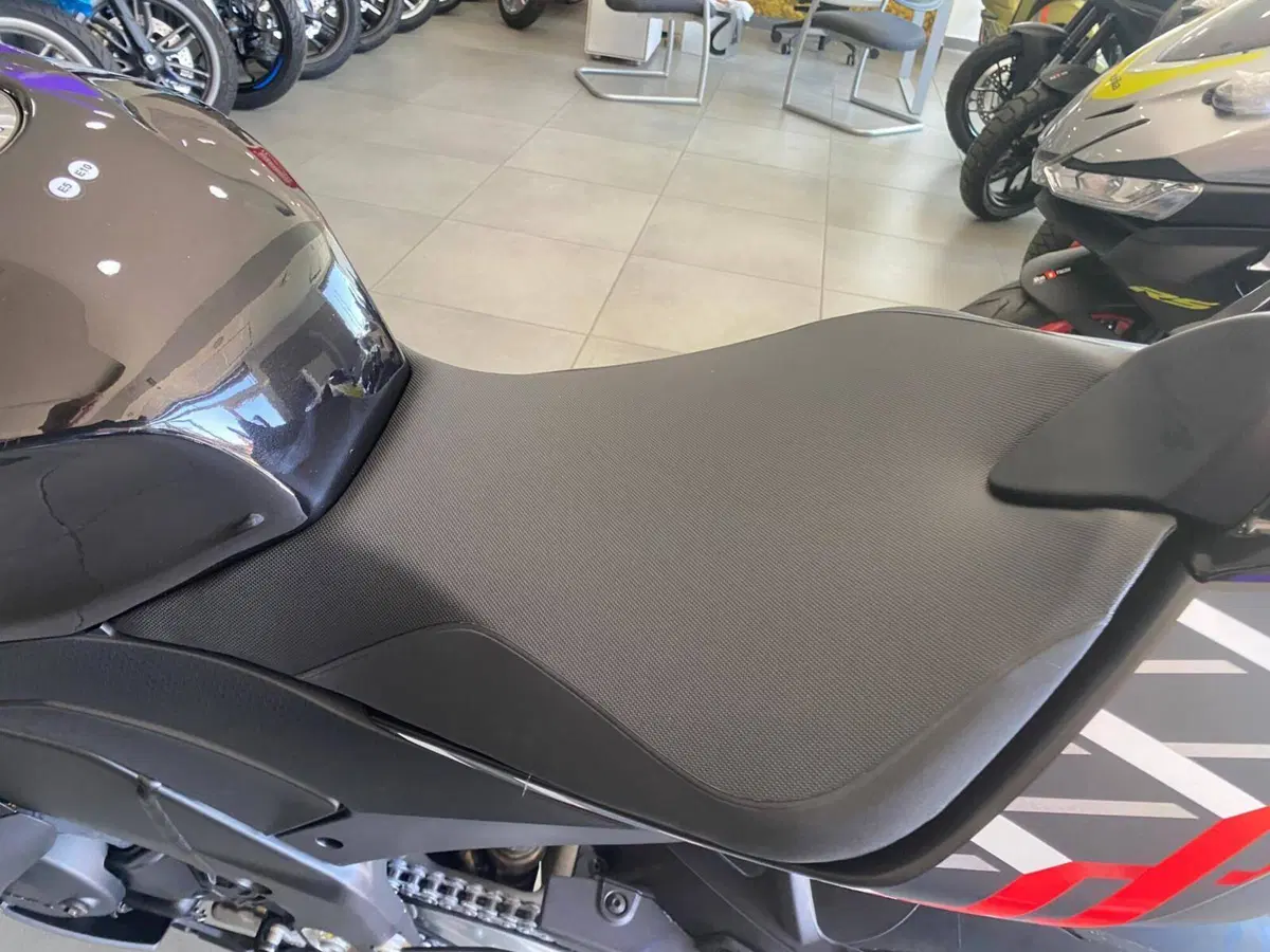 Aprilia RSV4 1100 Factory (2025 - 26) (7)