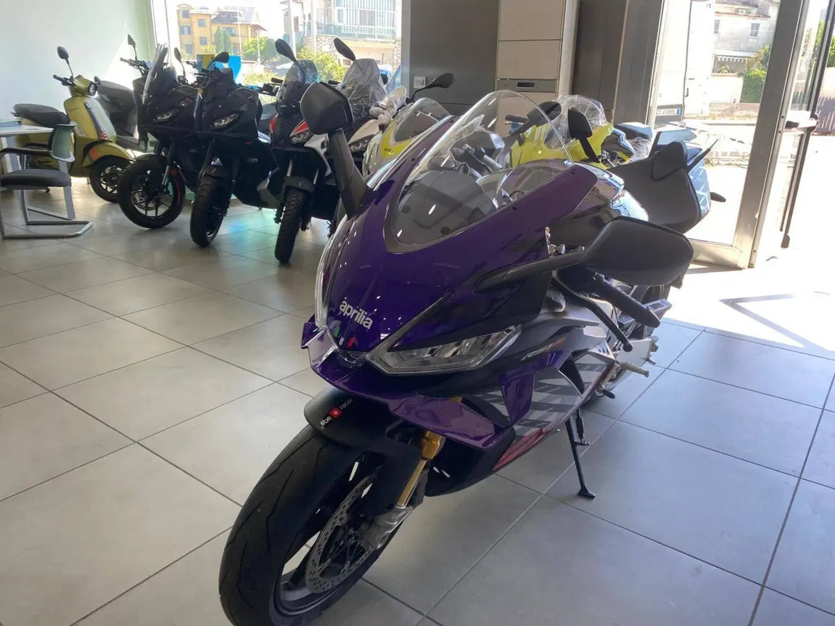 Aprilia RSV4 1100 Factory (2025 - 26) (2)