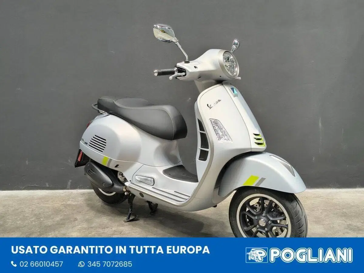 Vespa GTS 300 Super Tech (2023 - 24) (2)