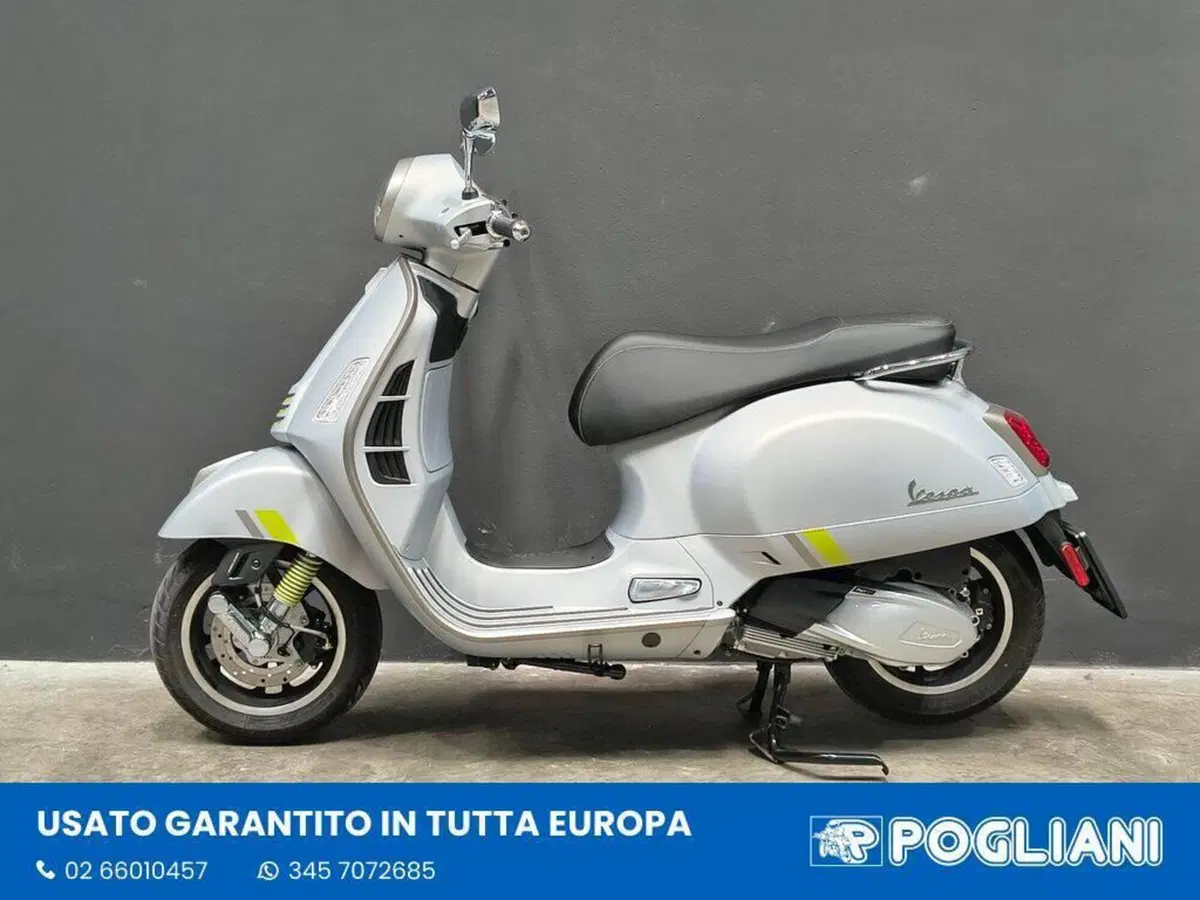 Vespa GTS 300 Super Tech (2023 - 24) (5)