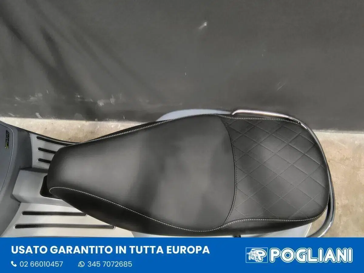 Vespa GTS 300 Super Tech (2023 - 24) (11)
