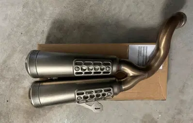 Terminale Akrapovic R Nine T scrambler