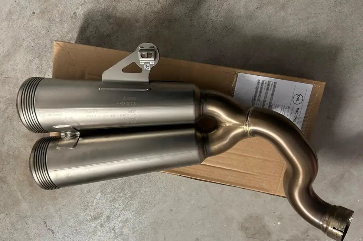 Terminale Akrapovic R Nine T scrambler (2)
