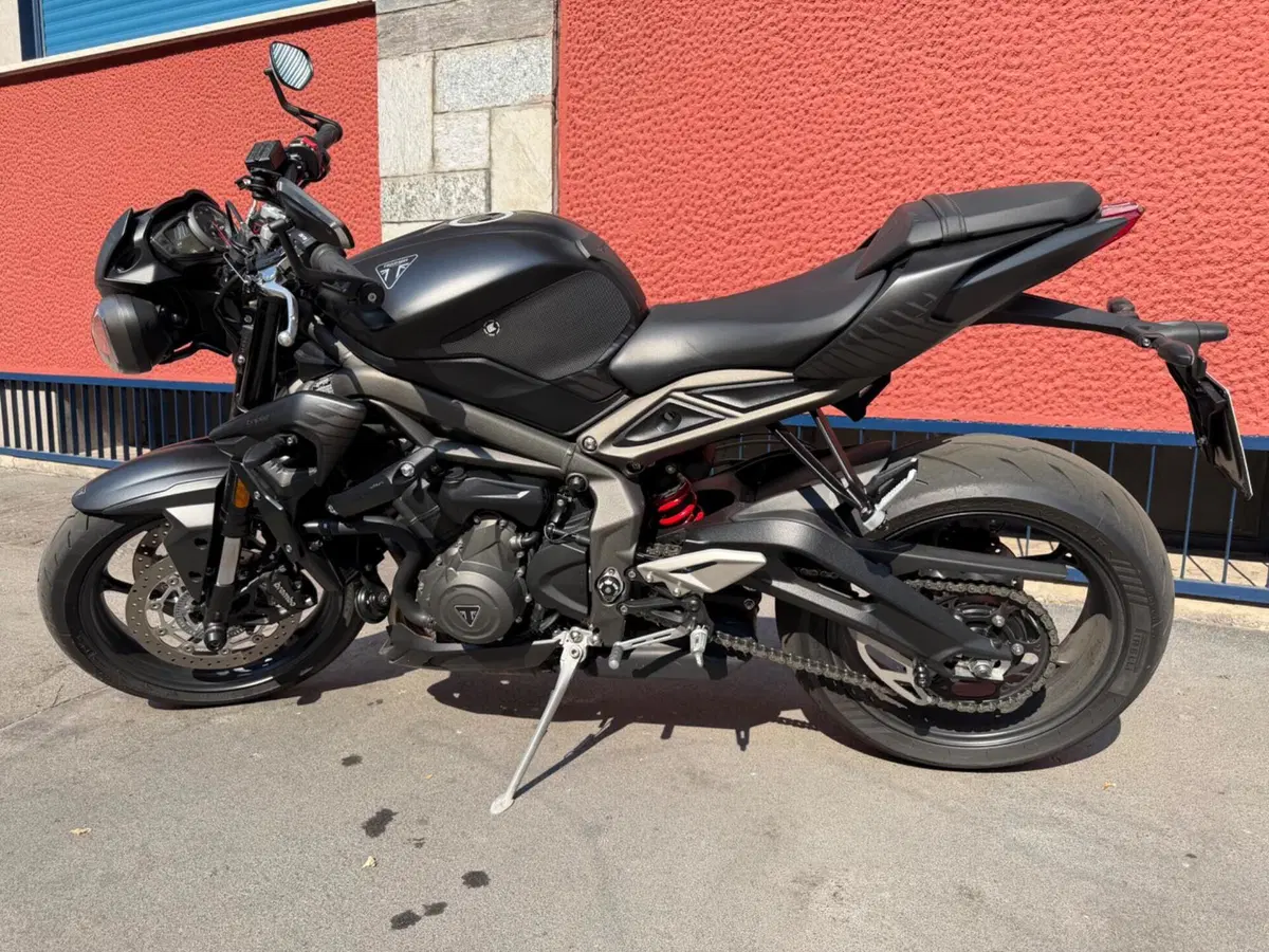 Triumph Street Triple R (2020 - 22) (2)
