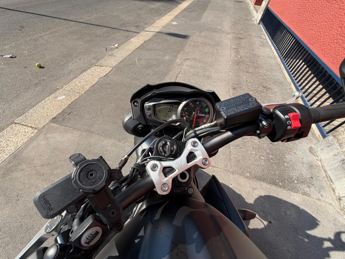 Triumph Street Triple R (2020 - 22) (8)