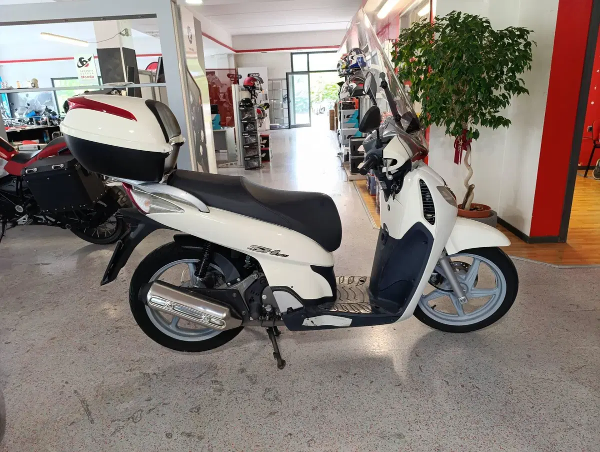 Honda SH 150i (2005 - 08) (2)