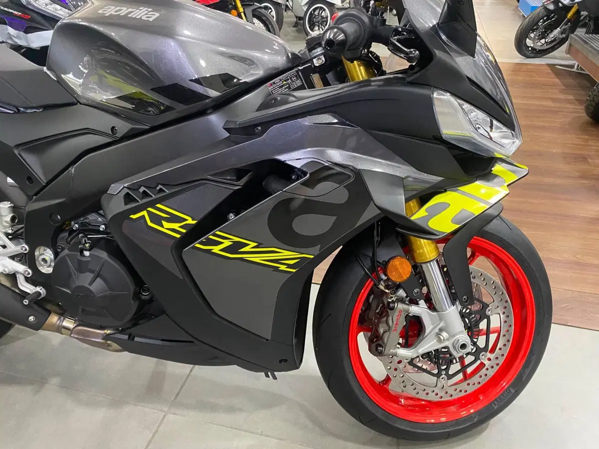 Aprilia RSV4 1100 (2025 - 26) (3)