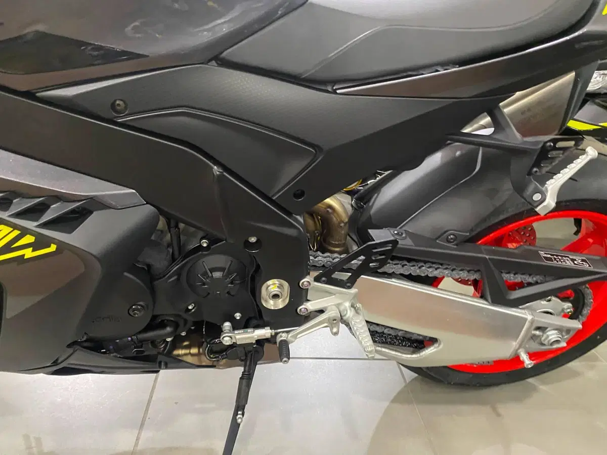 Aprilia RSV4 1100 (2025 - 26) (7)