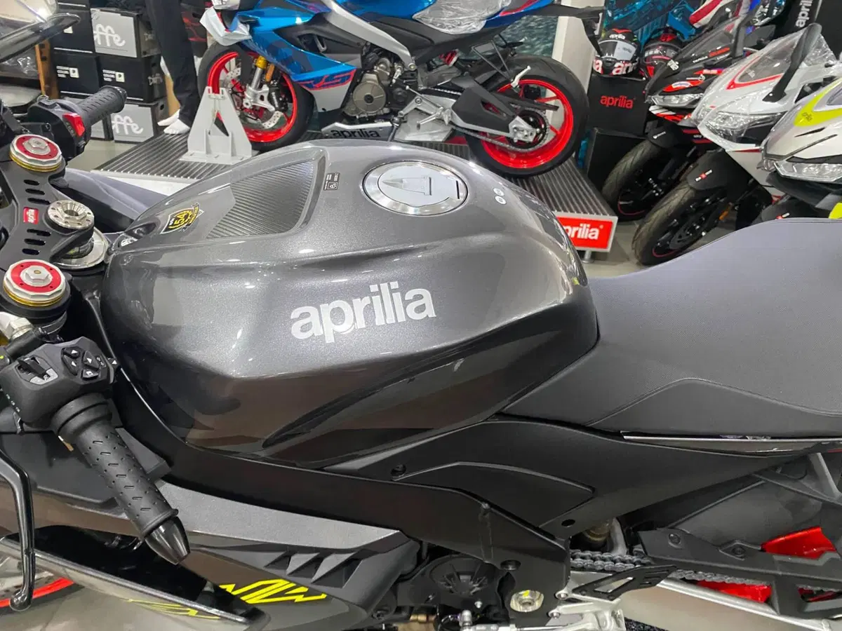Aprilia RSV4 1100 (2025 - 26) (8)